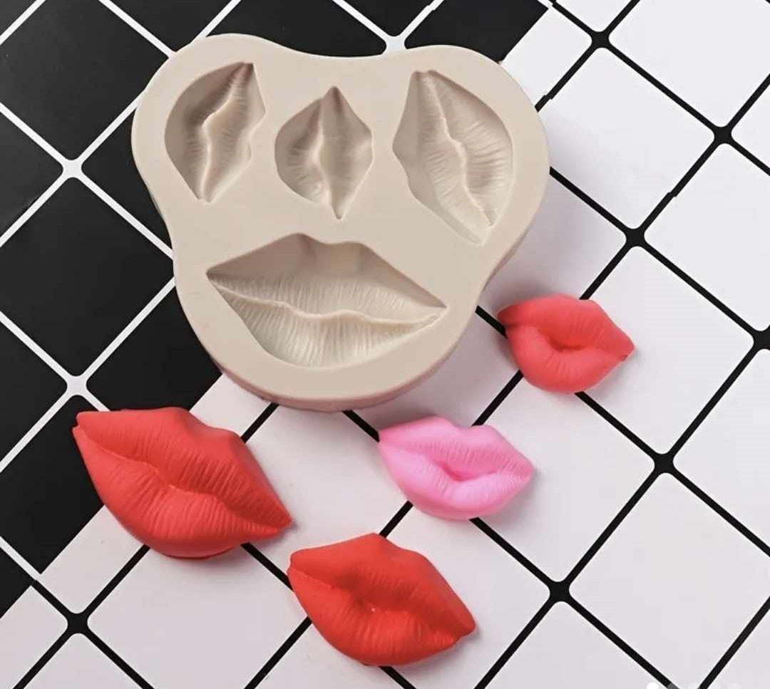 Lips mold